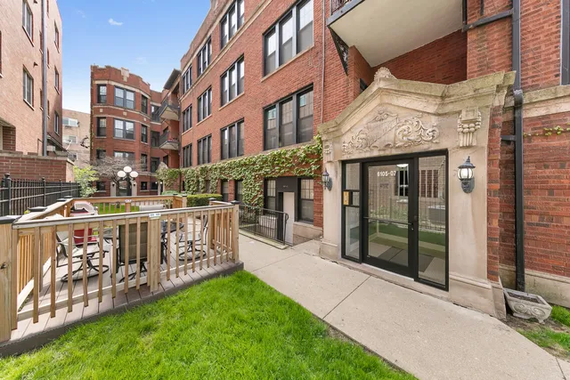$2,333 | 6109 North Winthrop Avenue, Unit 2, Chicago, IL 60660