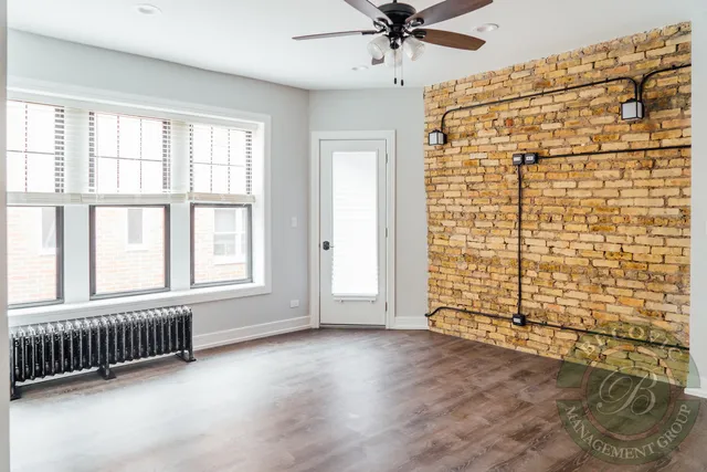 $2,333 | 6109 North Winthrop Avenue, Unit 2, Chicago, IL 60660