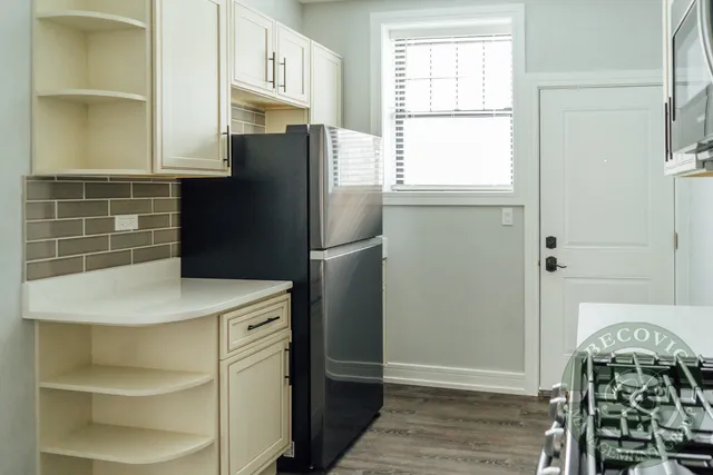 $2,333 | 6109 North Winthrop Avenue, Unit 2, Chicago, IL 60660