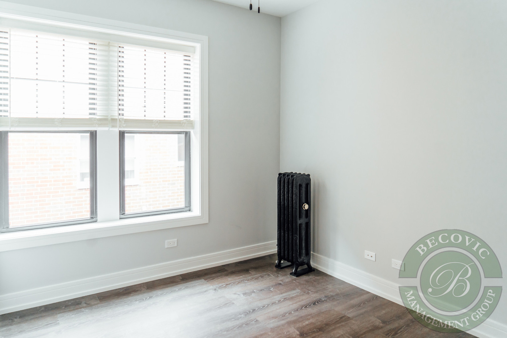 6109 North Winthrop Avenue, Unit 2 Chicago, IL 60660 - Photo 9 of 15 an empty room with a window