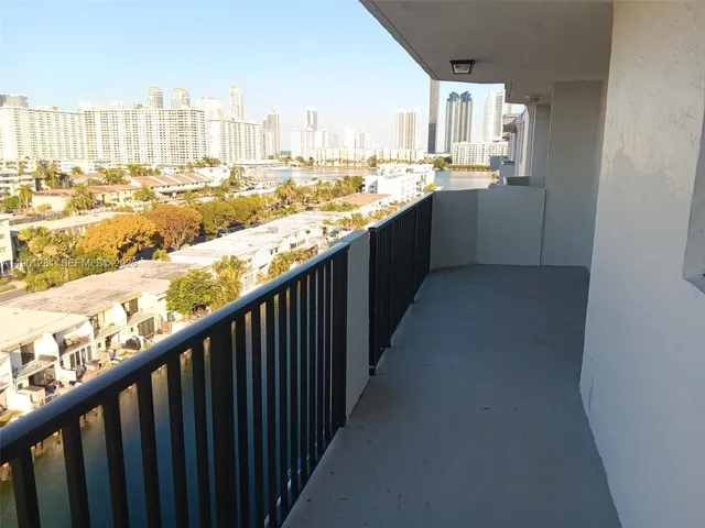 $2,400 | 3703 Northeast 166th Street, Unit 1007, North Miami Beach, FL 33160