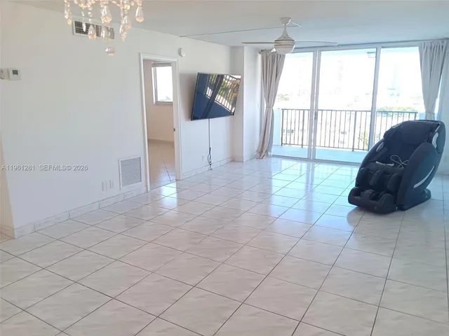 $2,400 | 3703 Northeast 166th Street, Unit 1007, North Miami Beach, FL 33160