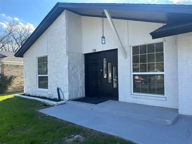 $320,000 | 709 Fouts Drive, Irving, TX 75061