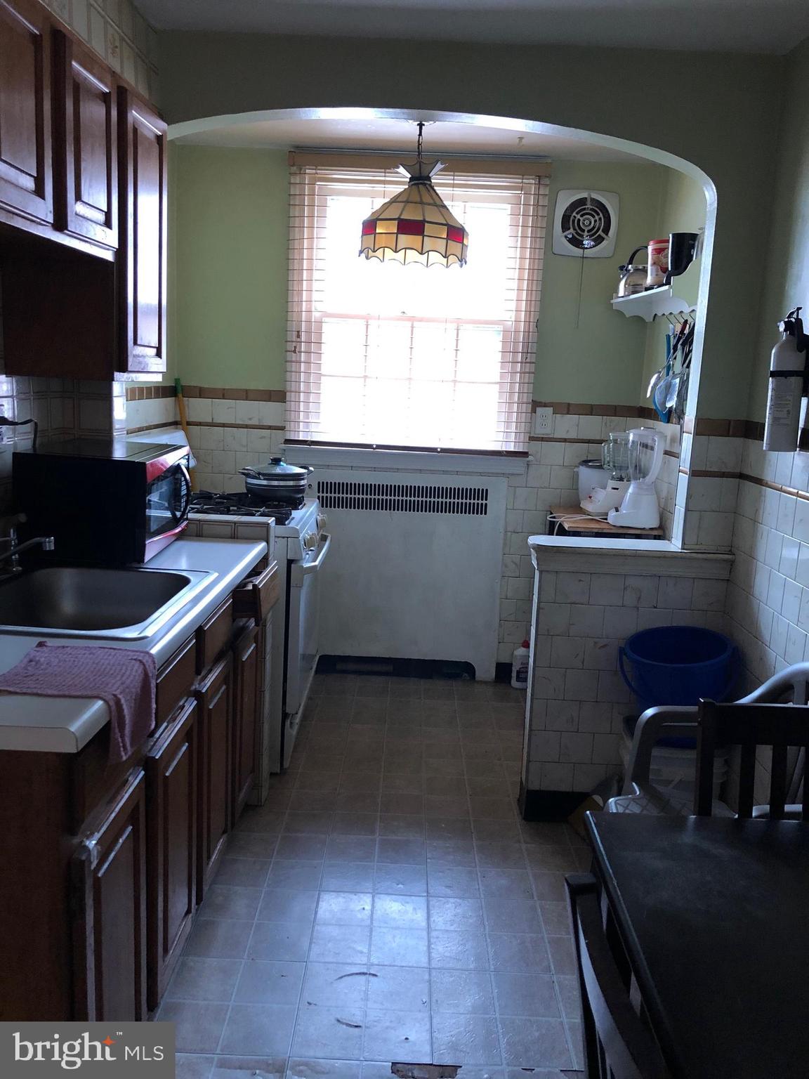 321 Hampden Road Upper Darby, PA 19082 - Photo 5 of 13