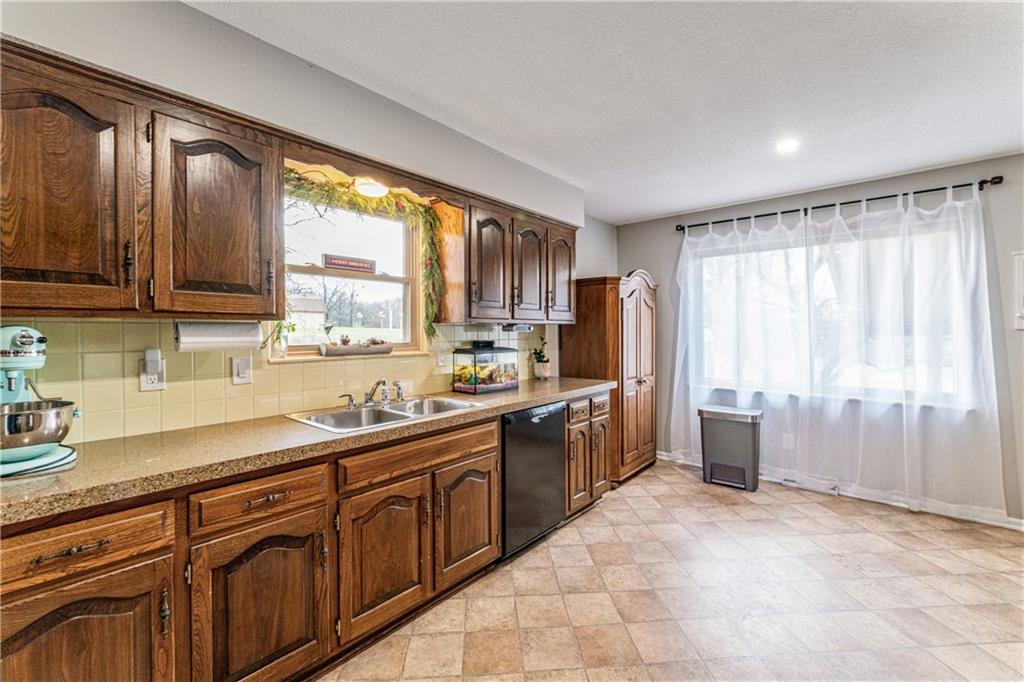 6007 Trott Road Belton, MO 64012 - Photo 10 of 39