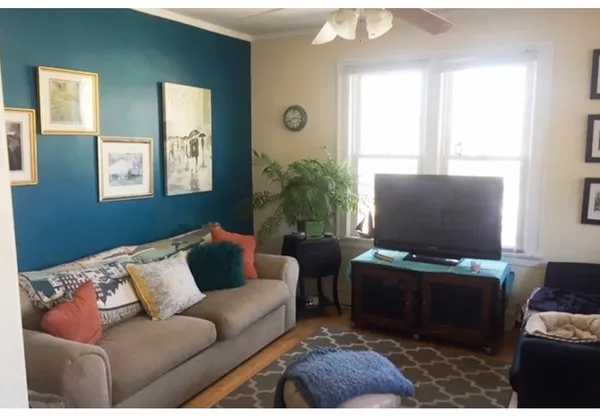$1,745 | 733 Elm Street, Unit 301, Winnetka, IL 60093