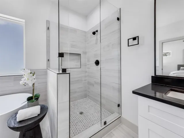 $2,250 | 2410 Vaughn Street, Unit B, Houston, TX 77093