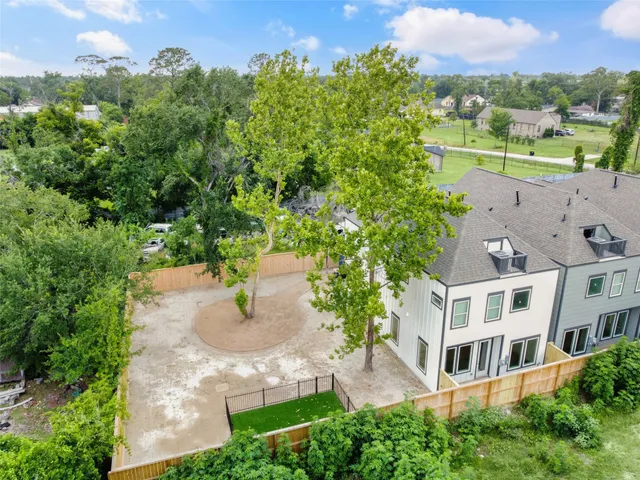 $2,250 | 2410 Vaughn Street, Unit B, Houston, TX 77093