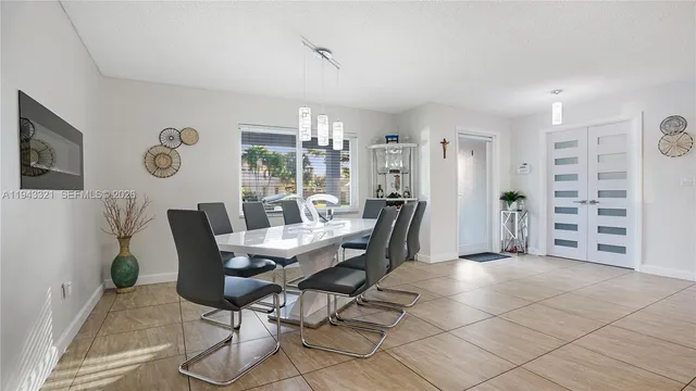 $1,250,000 | 5921 Southwest 17th Street, Plantation, FL 33317