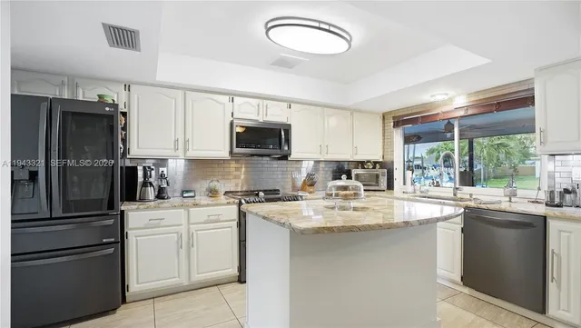 $1,250,000 | 5921 Southwest 17th Street, Plantation, FL 33317