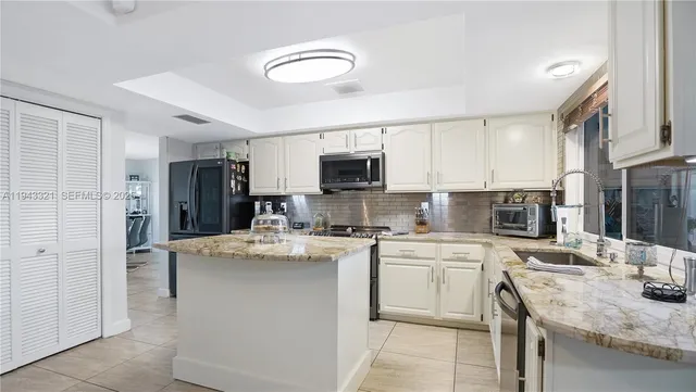 $1,250,000 | 5921 Southwest 17th Street, Plantation, FL 33317