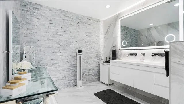 $1,250,000 | 5921 Southwest 17th Street, Plantation, FL 33317