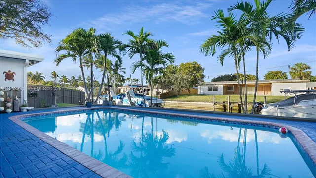 $1,250,000 | 5921 Southwest 17th Street, Plantation, FL 33317