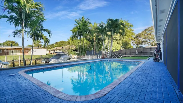 $1,250,000 | 5921 Southwest 17th Street, Plantation, FL 33317