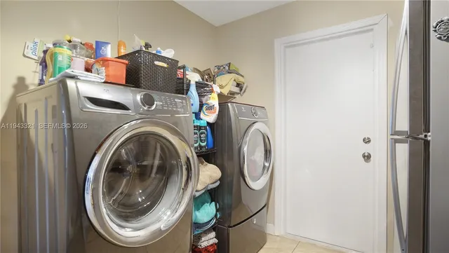 $1,250,000 | 5921 Southwest 17th Street, Plantation, FL 33317