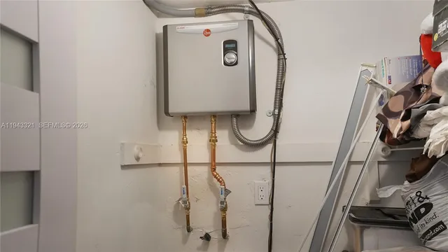 $1,250,000 | 5921 Southwest 17th Street, Plantation, FL 33317