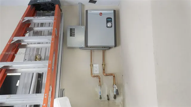 $1,250,000 | 5921 Southwest 17th Street, Plantation, FL 33317