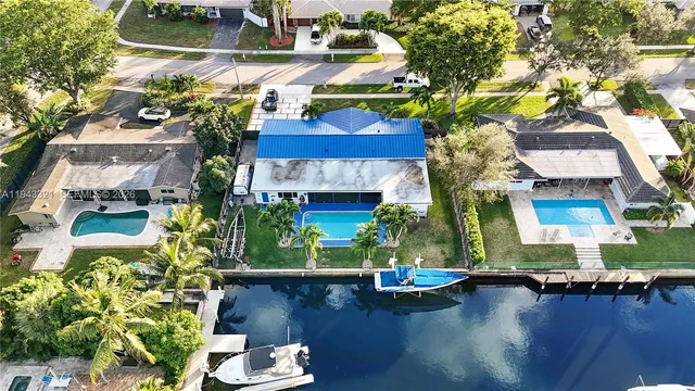 $1,250,000 | 5921 Southwest 17th Street, Plantation, FL 33317