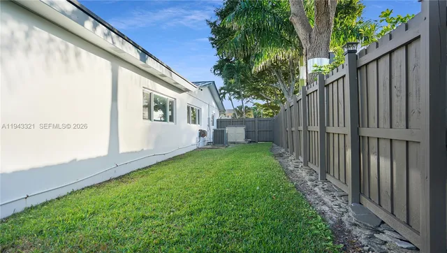 $1,250,000 | 5921 Southwest 17th Street, Plantation, FL 33317