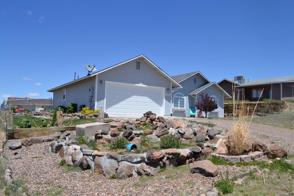 1052 West 8th S Street Snowflake, AZ 85937 - Photo 1 of 36 a front view of a house with a yard