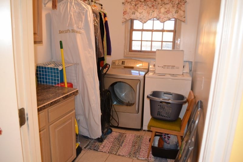 1052 West 8th S Street Snowflake, AZ 85937 - Photo 18 of 36 a utility room with dryer and washer