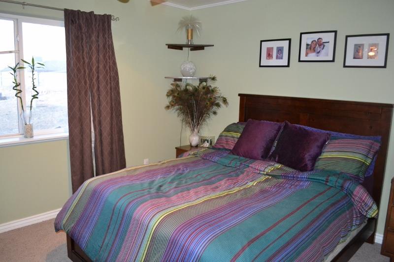 1052 West 8th S Street Snowflake, AZ 85937 - Photo 25 of 36 a bedroom with bed and a window