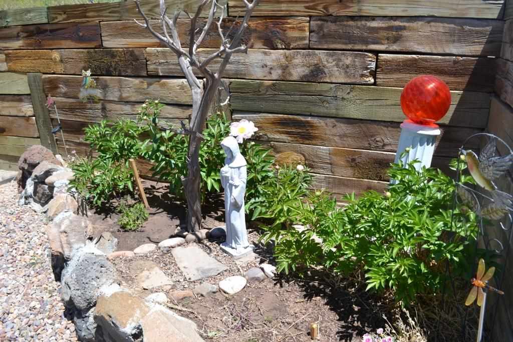 1052 West 8th S Street Snowflake, AZ 85937 - Photo 32 of 36 a view of fountain in a backyard