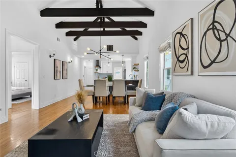 $1,915,000 | 520 North Citrus Avenue, Los Angeles, CA 90036
