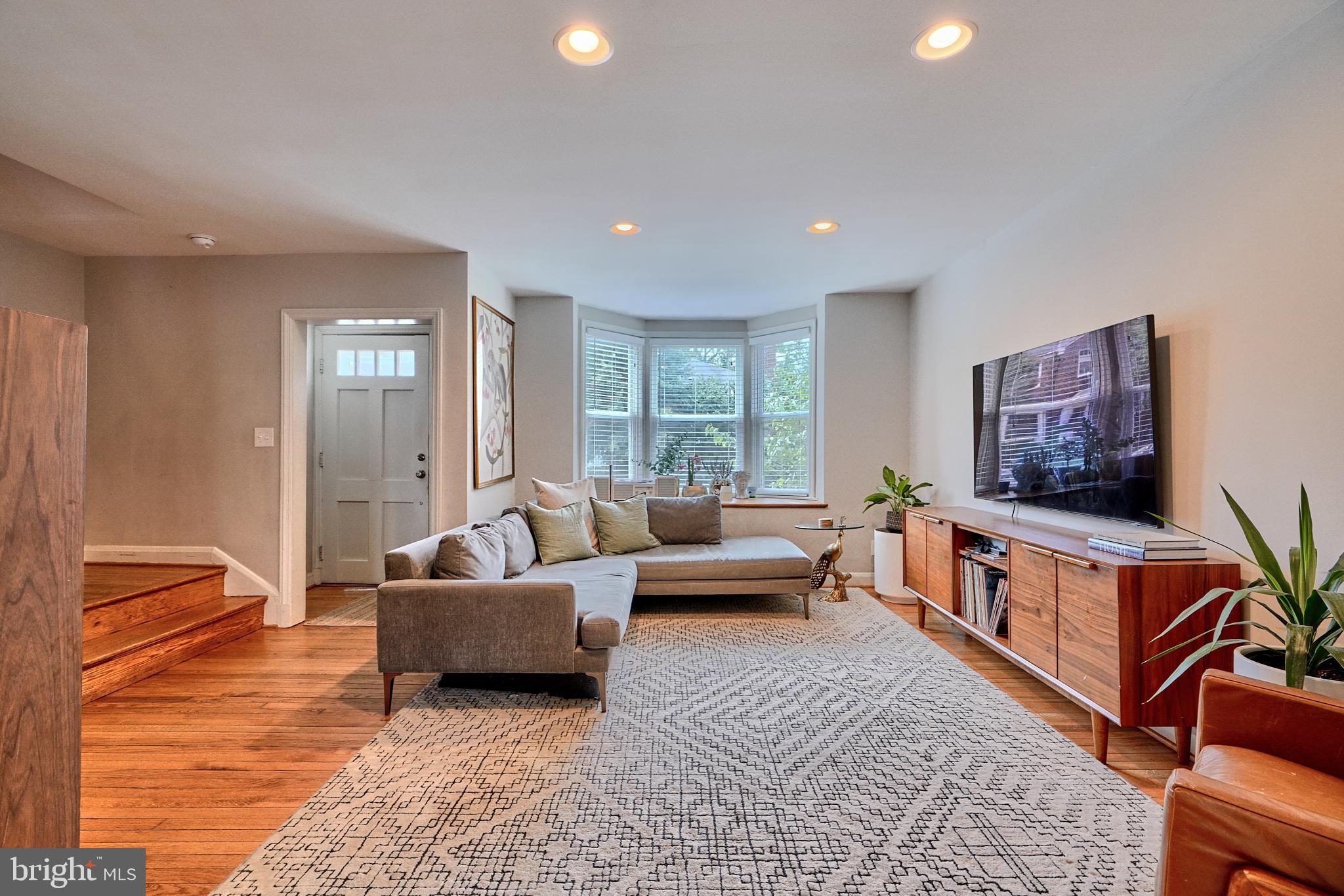 206 Gaywood Road Baltimore, MD 21212 - Photo 8 of 51 Living Rm- ( 19 x 15 )