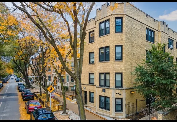 $2,495 | 648.5 West Roscoe Street, Unit 1N, Chicago, IL 60657