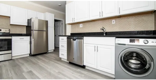 $2,495 | 648.5 West Roscoe Street, Unit 1N, Chicago, IL 60657