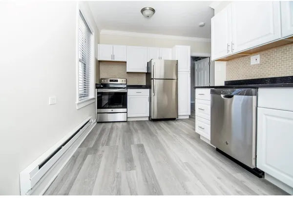 $2,495 | 648.5 West Roscoe Street, Unit 1N, Chicago, IL 60657