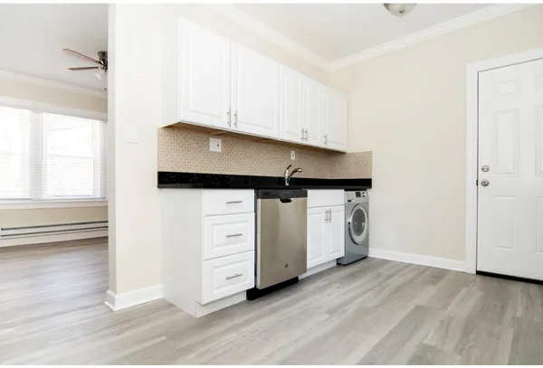 $2,495 | 648.5 West Roscoe Street, Unit 1N, Chicago, IL 60657