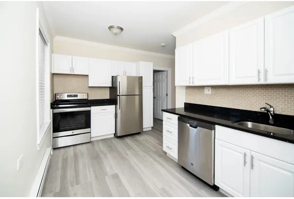 $2,495 | 648.5 West Roscoe Street, Unit 1N, Chicago, IL 60657