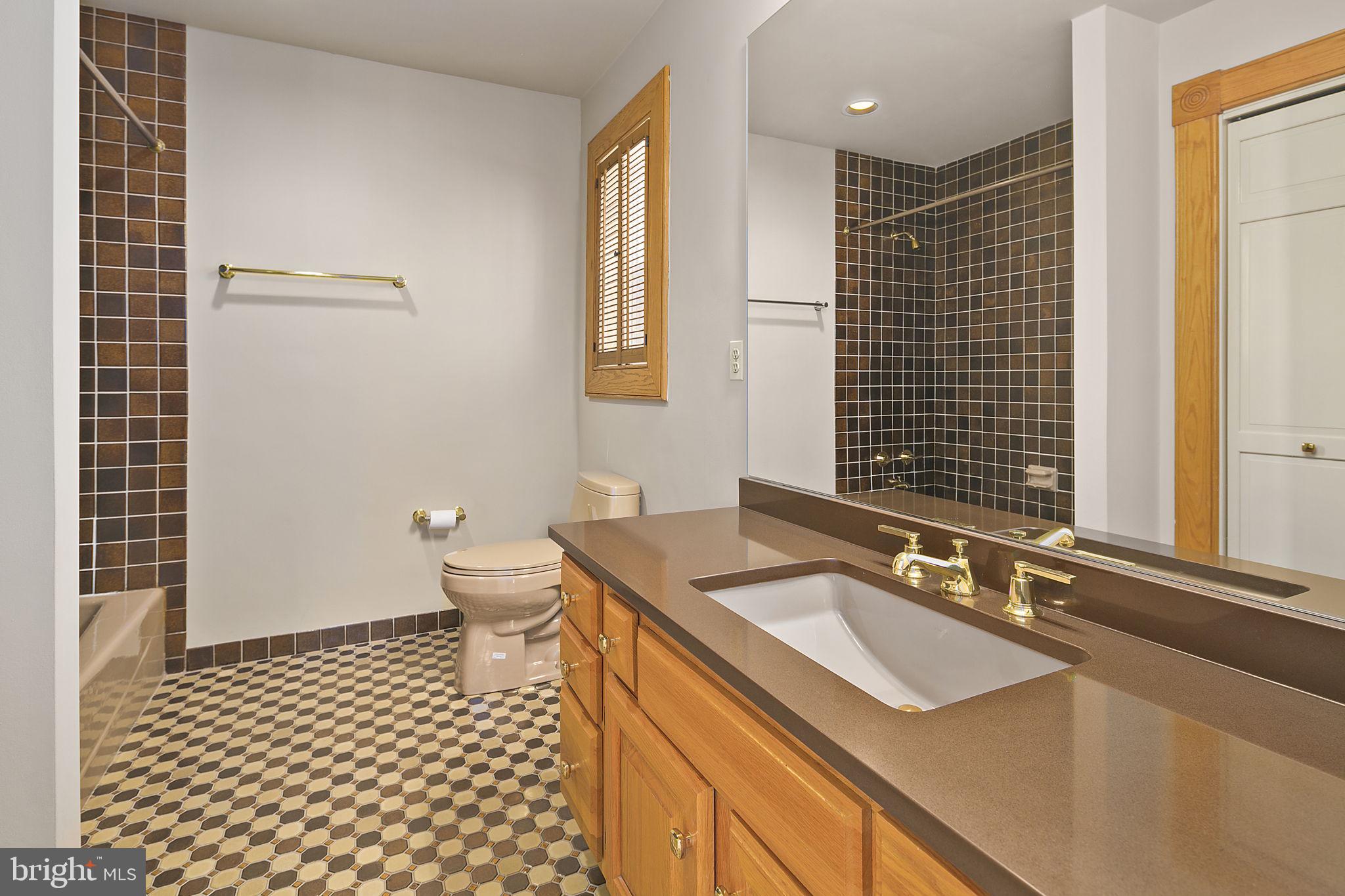 2344 S Street Northwest Washington, DC 20008 - Photo 29 of 52 4th bedroom en-suite