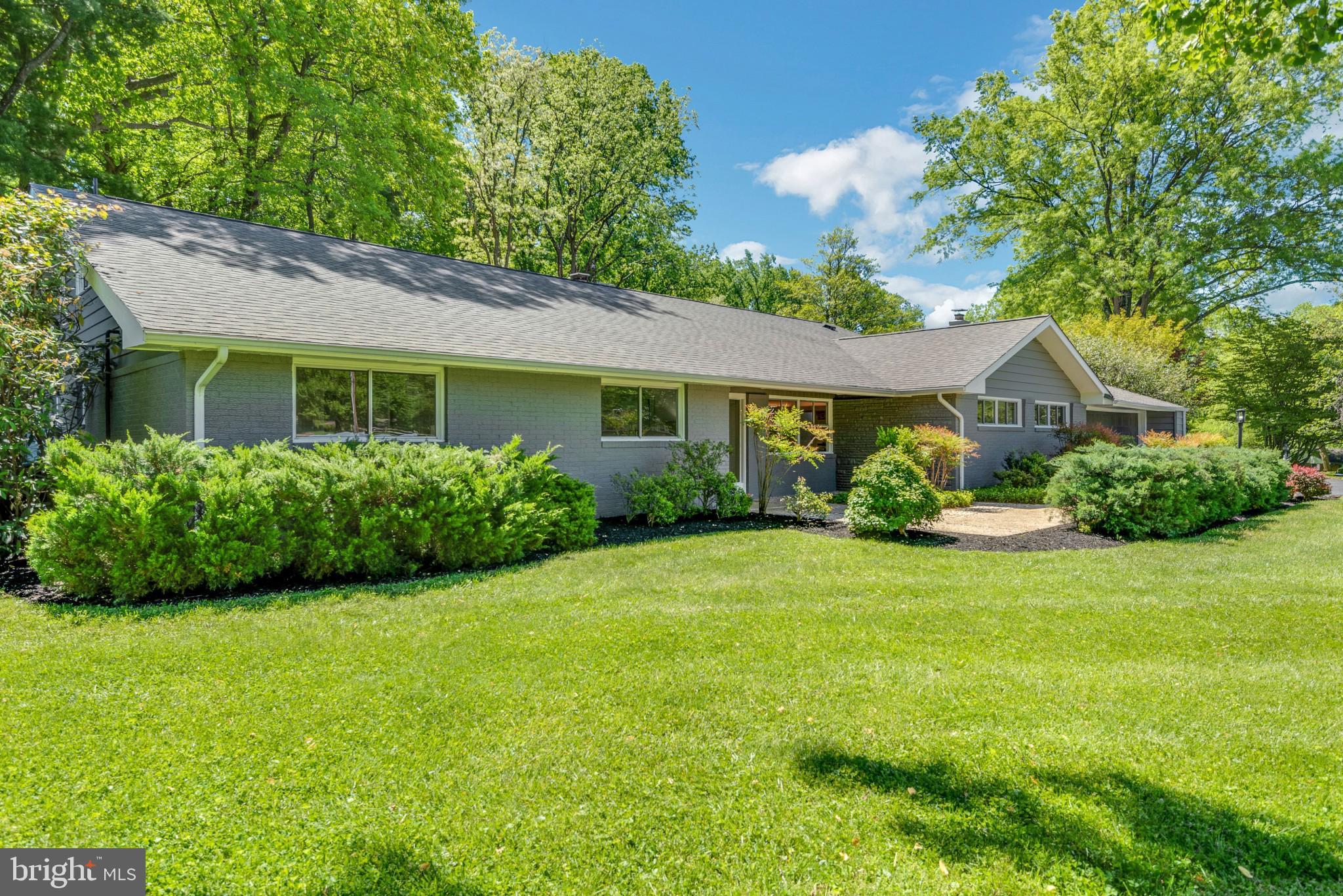 8211 Anita Road Baltimore, MD 21208 - Photo 2 of 31 Beautifully landscaped