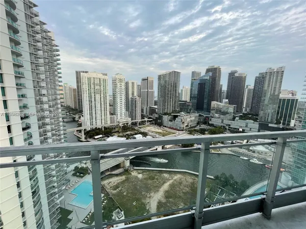 $3,900 | 90 Southwest 3rd Street, Unit 3104, Miami, FL 33130