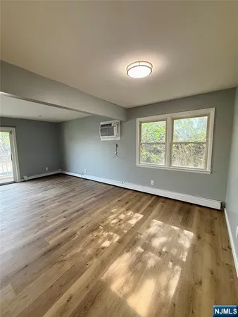 $2,900 | 135 Jay Avenue, Unit 1, Lyndhurst, NJ 07071