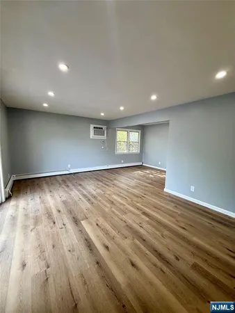 $2,900 | 135 Jay Avenue, Unit 1, Lyndhurst, NJ 07071