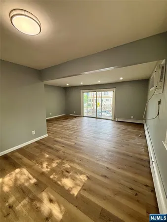 $2,900 | 135 Jay Avenue, Unit 1, Lyndhurst, NJ 07071