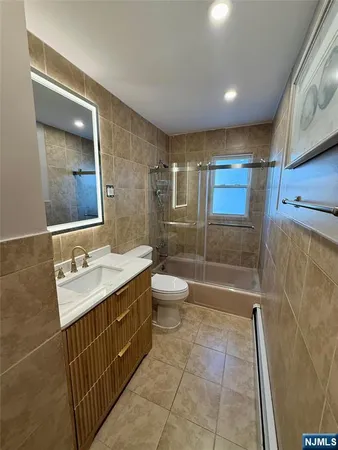 $2,900 | 135 Jay Avenue, Unit 1, Lyndhurst, NJ 07071