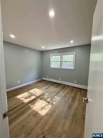 $2,900 | 135 Jay Avenue, Unit 1, Lyndhurst, NJ 07071