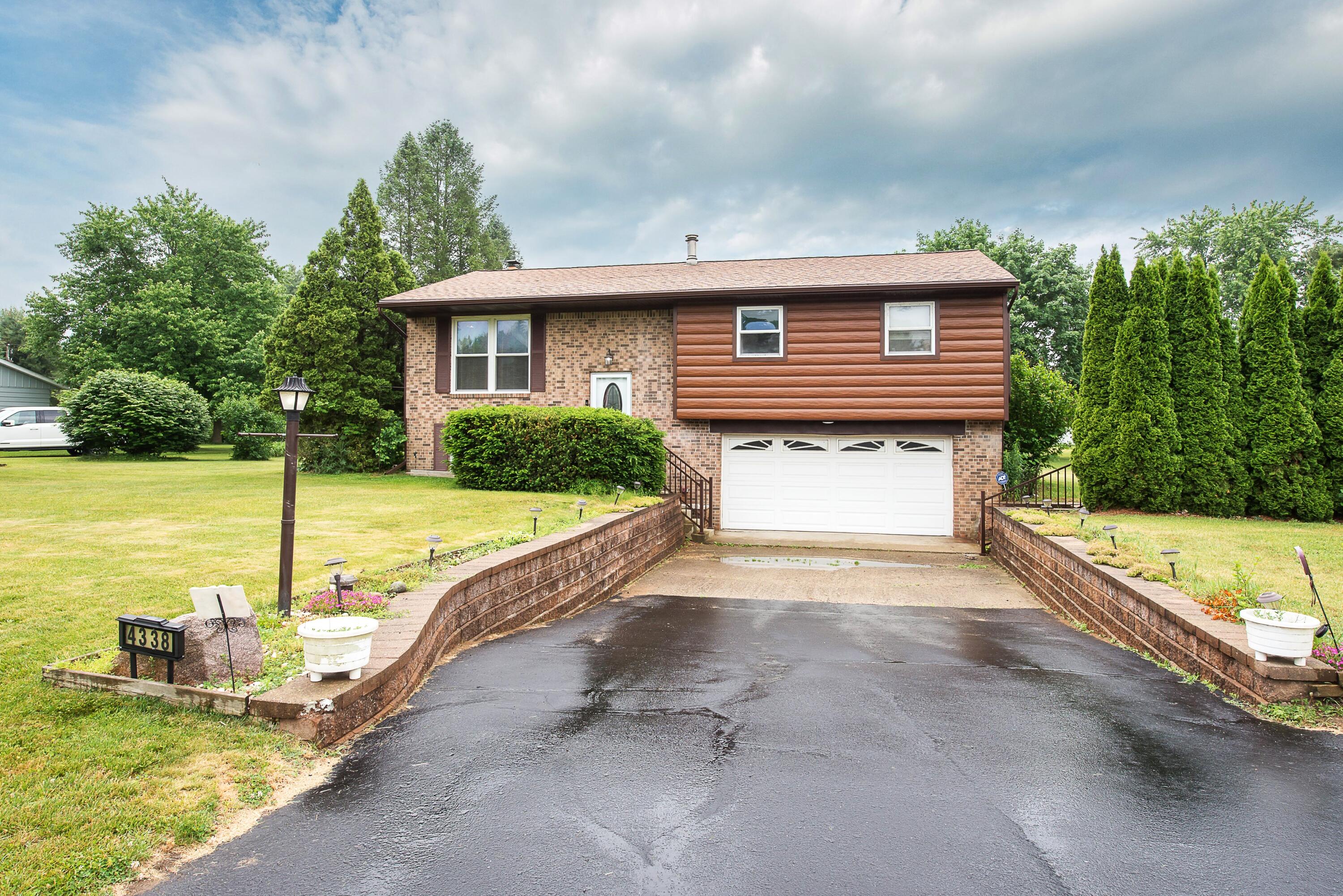 4338 Swarthout Road Pinckney, MI 48169 - Photo 2 of 46 DSC_14