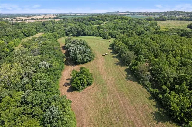 $2,995,000 | 6925 Outer Road, Odessa, MO 64076