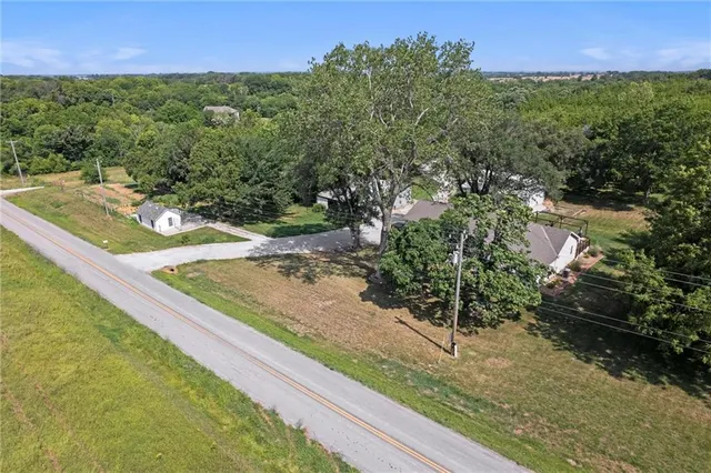 $2,995,000 | 6925 Outer Road, Odessa, MO 64076