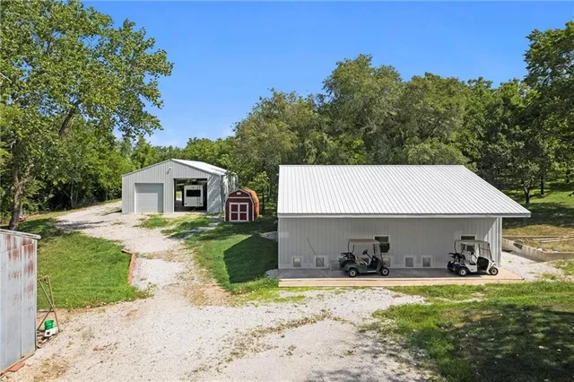 $2,995,000 | 6925 Outer Road, Odessa, MO 64076