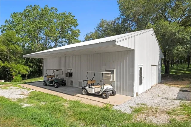 $2,995,000 | 6925 Outer Road, Odessa, MO 64076