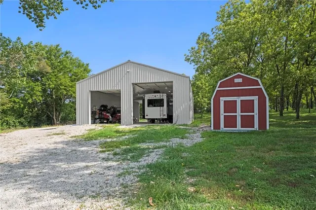 $2,995,000 | 6925 Outer Road, Odessa, MO 64076