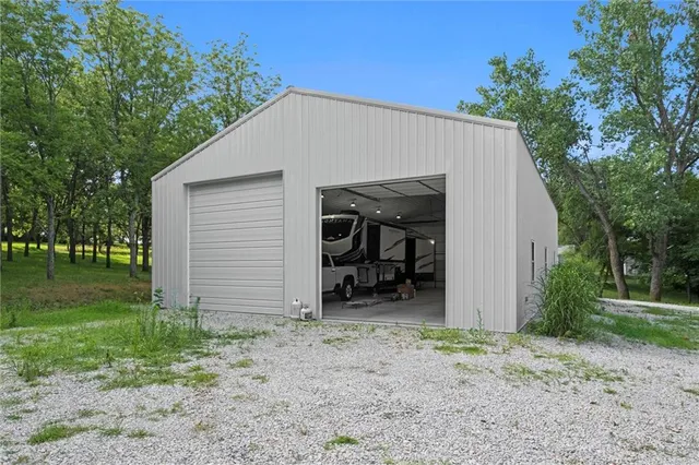 $2,995,000 | 6925 Outer Road, Odessa, MO 64076