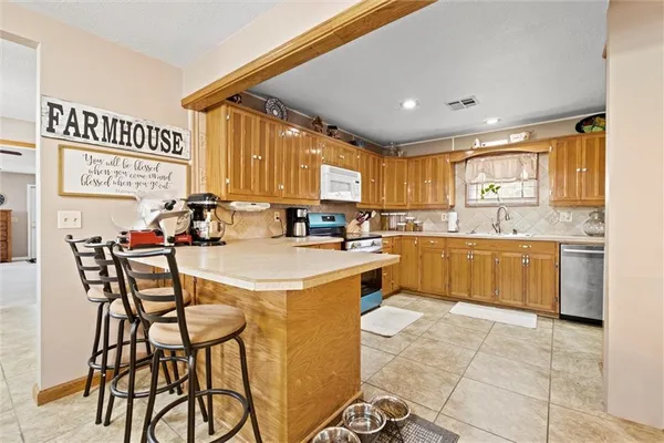 $2,995,000 | 6925 Outer Road, Odessa, MO 64076
